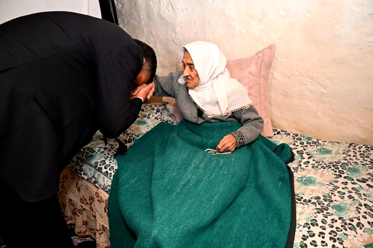 102 yaşındaki Nuriye Kayaoğlu’na anlamlı ziyaret