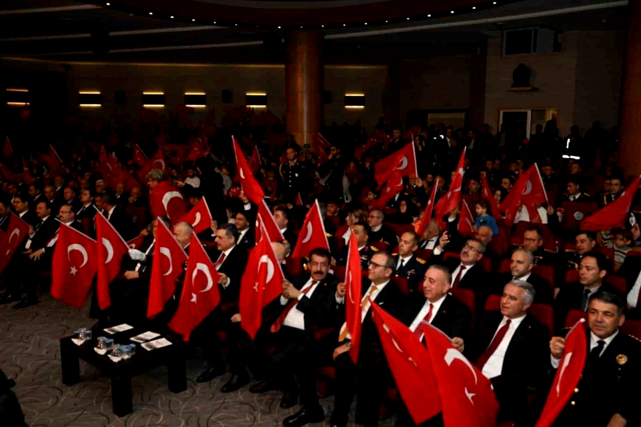 102. yıllık coşku salona sığmadı