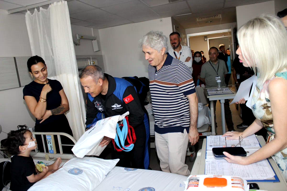 11 astronot Akdeniz Üniversitesi’nde çocuklar ve gençlerle buluştu