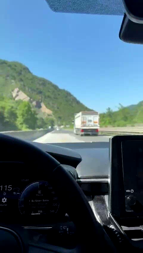 120 kilometre hızla gitti, önündeki tıra yetişemedi