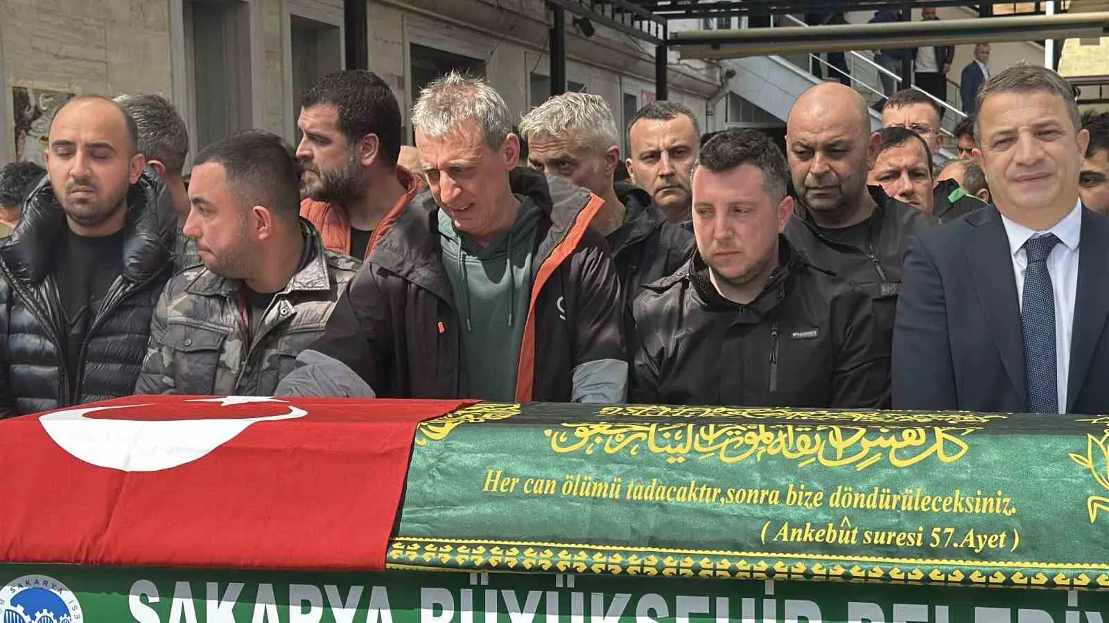 15 YAŞINDAKİ ÇOCUK, SAPANCA GÖLÜ’NDE ALABORA OLAN KANODAN SON YOLCULUĞUNA UĞURLANDI