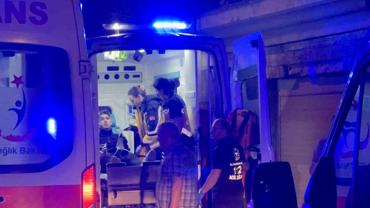 2 otomobil kafa kafa çarpıştı: 6 yaralı