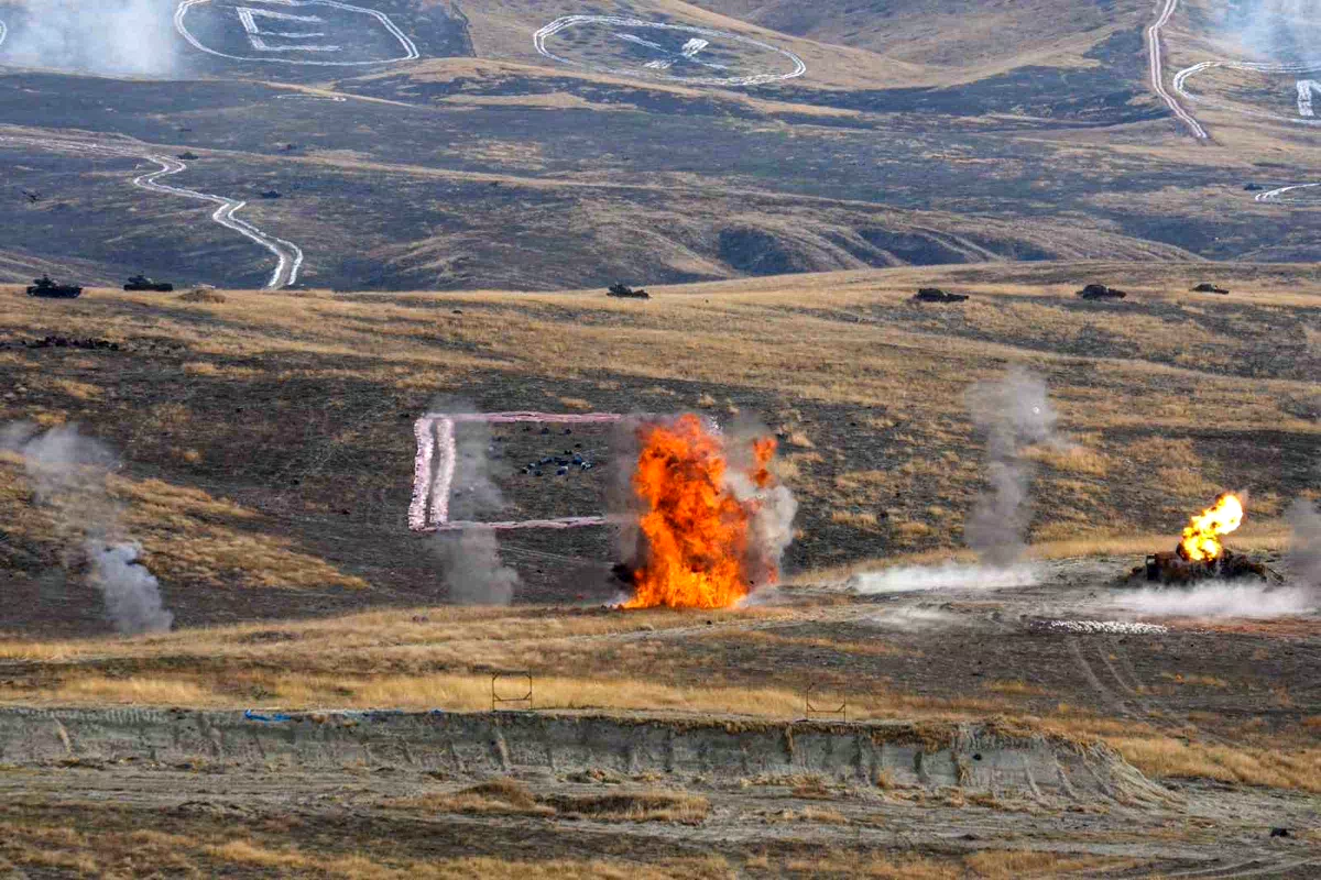 20 KARGU, sürü halinde saldırarak hedefleri imha etti