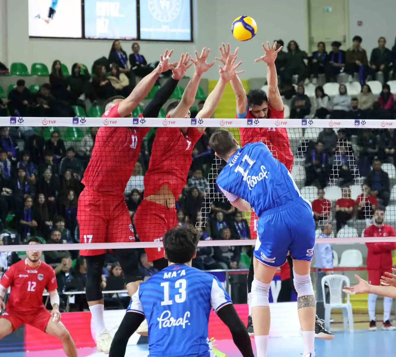 2025 AXA Sigorta Kupa Voley Dörtlü Finali’nde Halkbank final biletini kaptı.