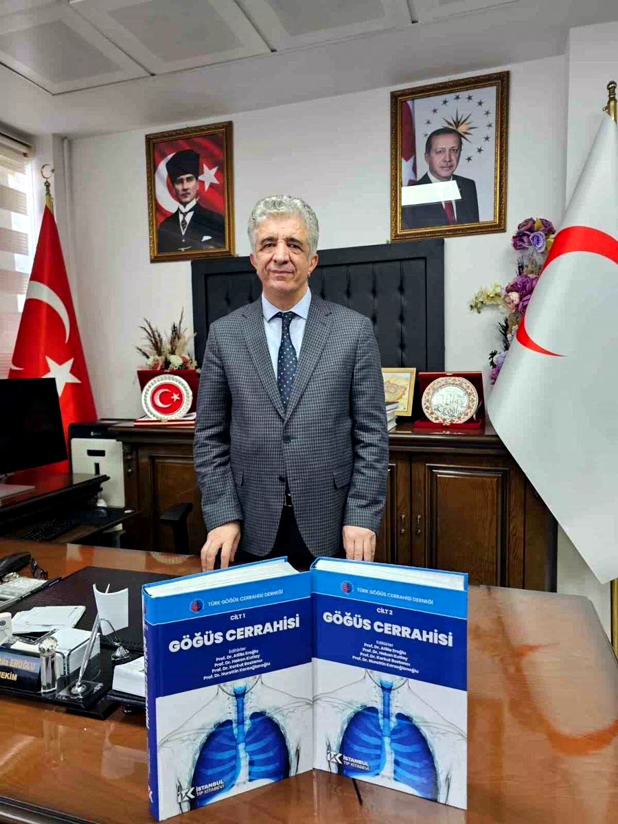 227 bilim insanının katkı sunduğu “Göğüs Cerrahisi” kitabı yayımlandı