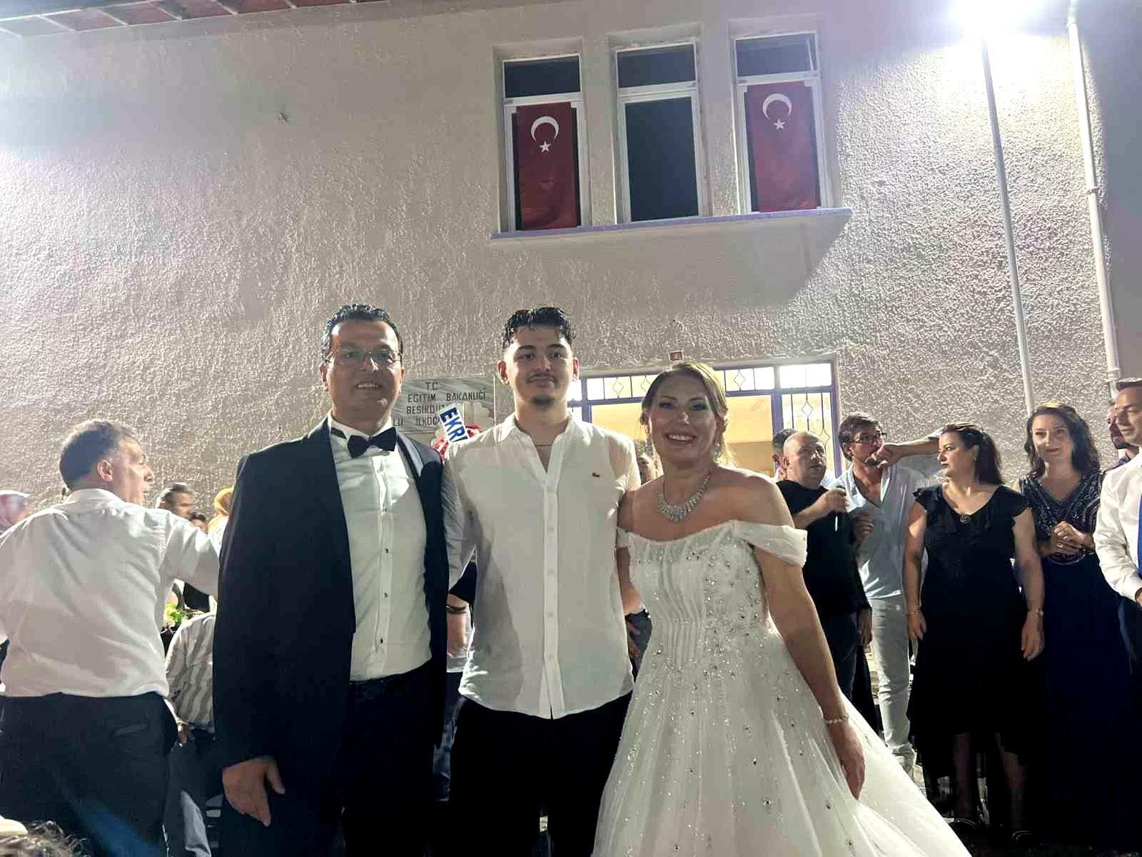 25 yıllık evliliklerini hayallerindeki düğünle taçlandırdılar