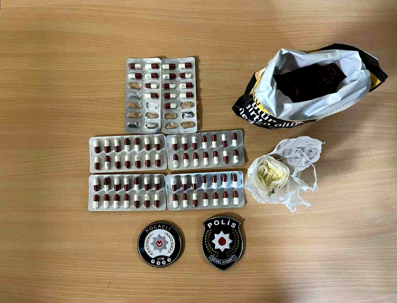 3 kişinin üstünde 71 sentetik ecza hap ele geçirildi