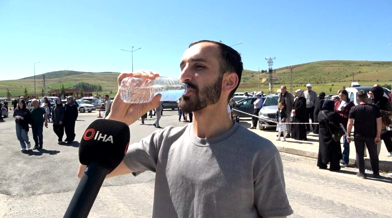 4 kere sınava girdi kazanamadı beşinci denemesine okunmuş suyla geldi: “Bu kez annemin okunmuş suyuyla sınavı kazanacağım”