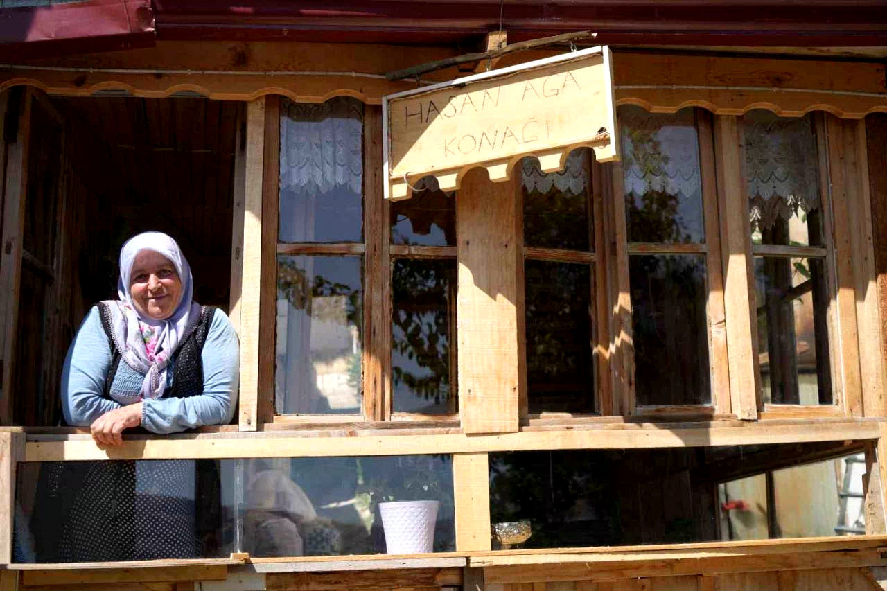 44 yıldır kiracısı olduğu eve gözü gibi bakıyor: “Kendi imkânlarımızla evimizi saray yaptık”