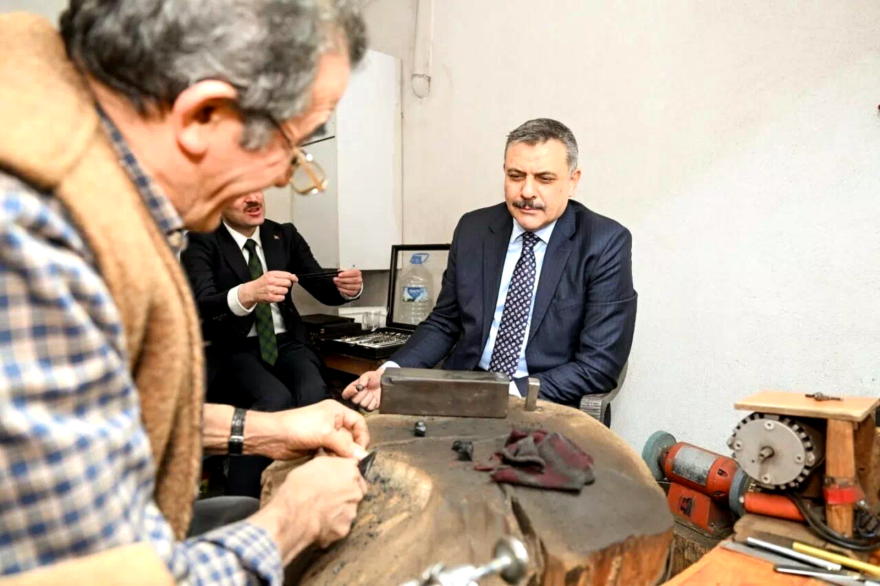 45 yıllık Oltu taşı ustası Hali Aydın’a vefa
