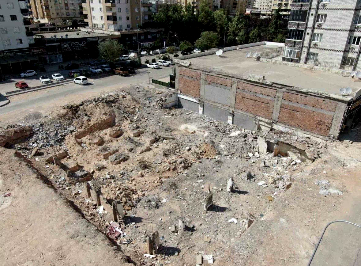 49 kişiye mezar olan Emre Apartmanı davasında 4 sanık tahliye edildi