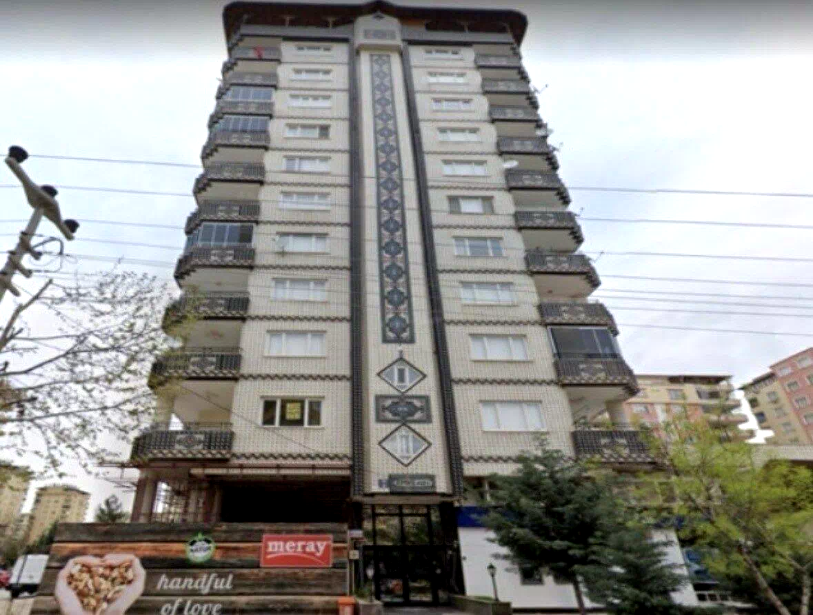 49 kişiye mezar olan Emre Apartmanı davasında belediye çalışanları hakim karşısında
