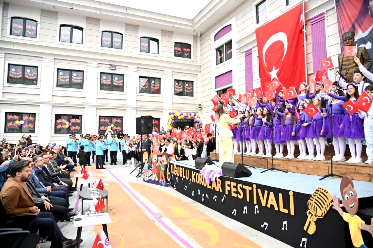 600 çocuktan dev koro performansı