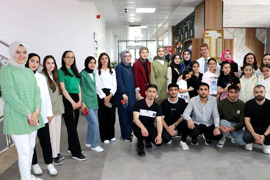 61. Kütüphane Haftasında 61 öğrenciden farkındalık etkinliği