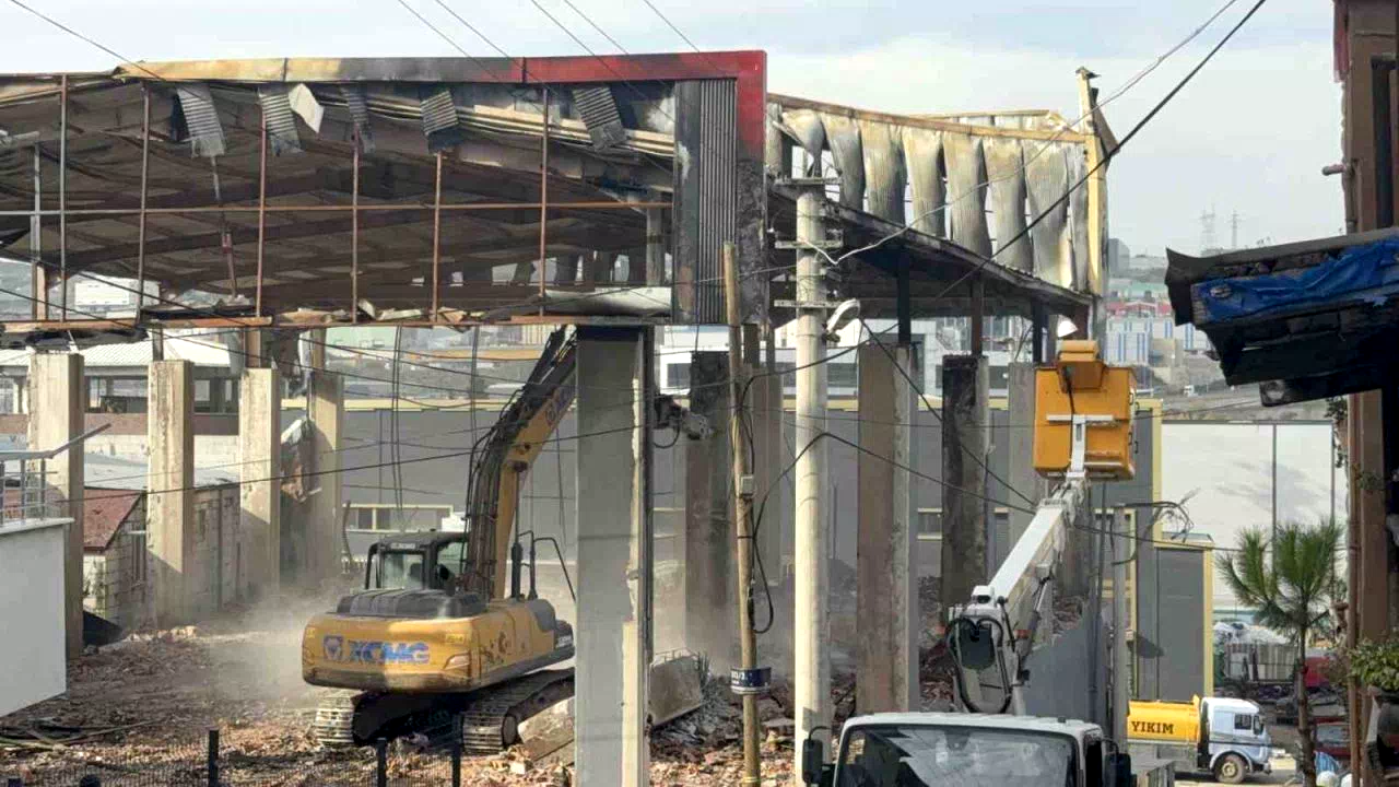 7 kişinin öldüğü parfüm dolum tesisi yıkılıyor