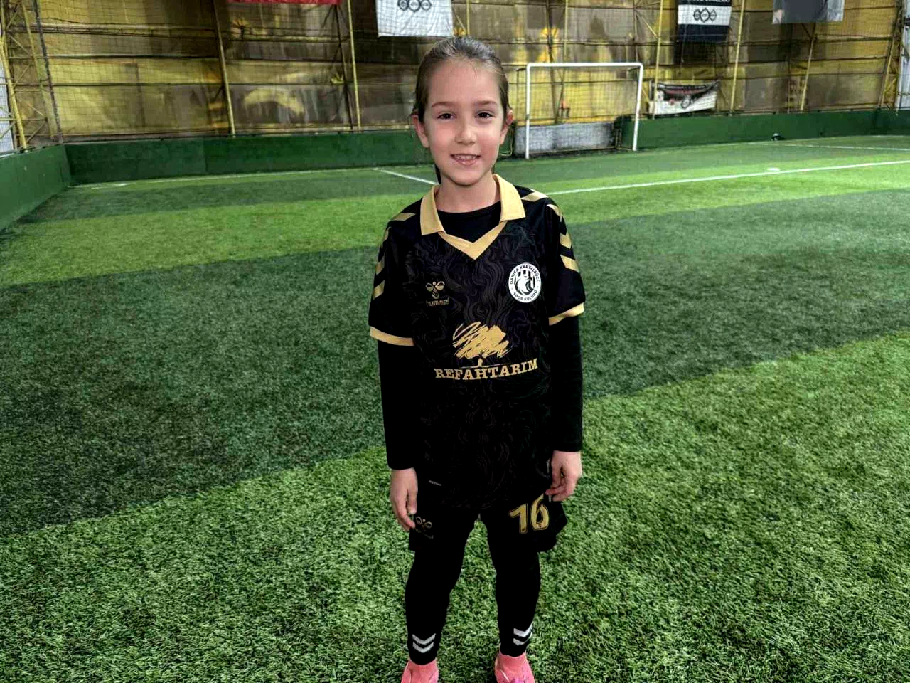 9 yaşındaki Defne’nin golleri beğeni topladı