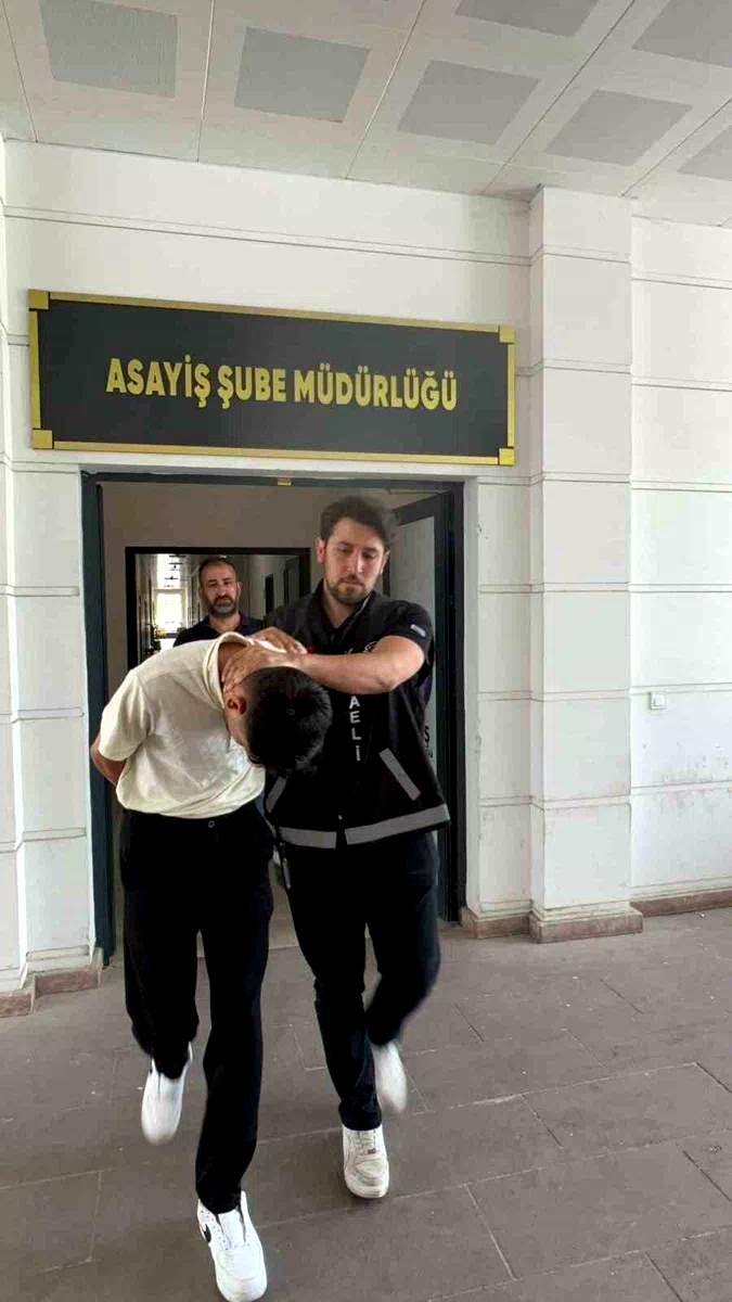 950 bin TL’lik vurgun yapan sahte polis yakalandı
