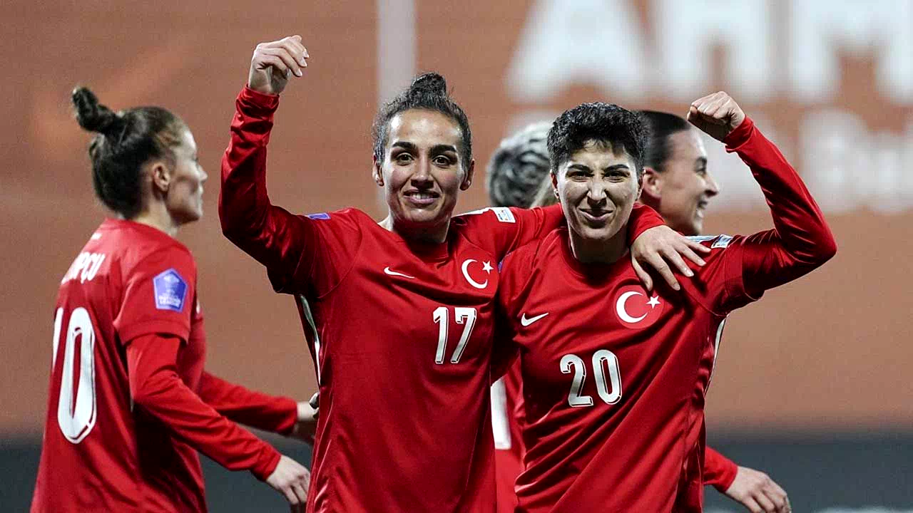 A Milli Kadın Futbol Takımı, Yunanistan'ı 1-0 mağlup ederek ilk puanını aldı
