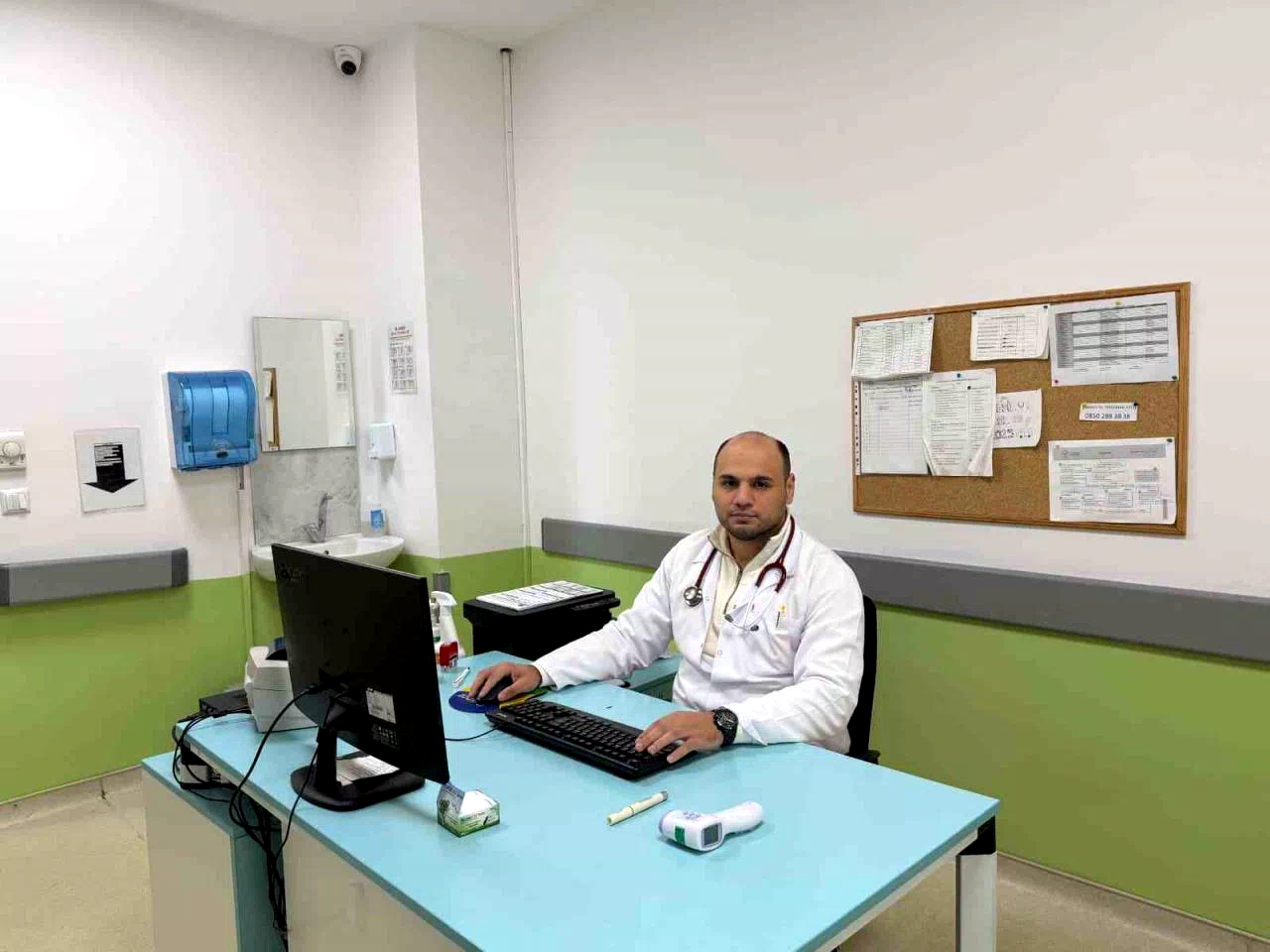 Acil serviste hayat kurtarıyor, dağlarda pedal çeviriyor