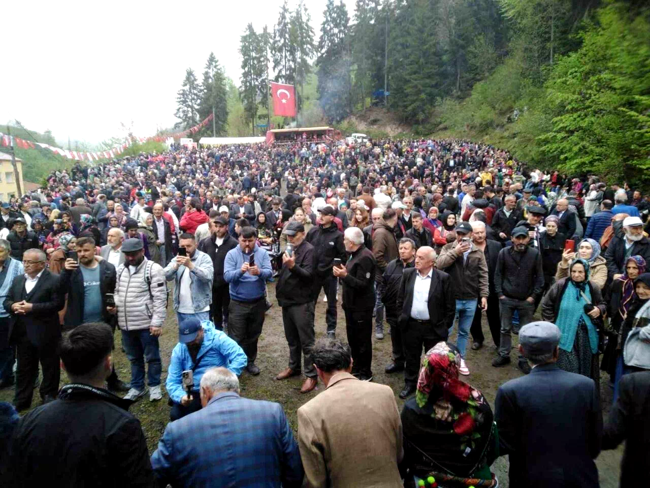 “Acısu Hıdırellez Kültür ve Bahar Bayramı Şenliği” yağmur altında yapıldı