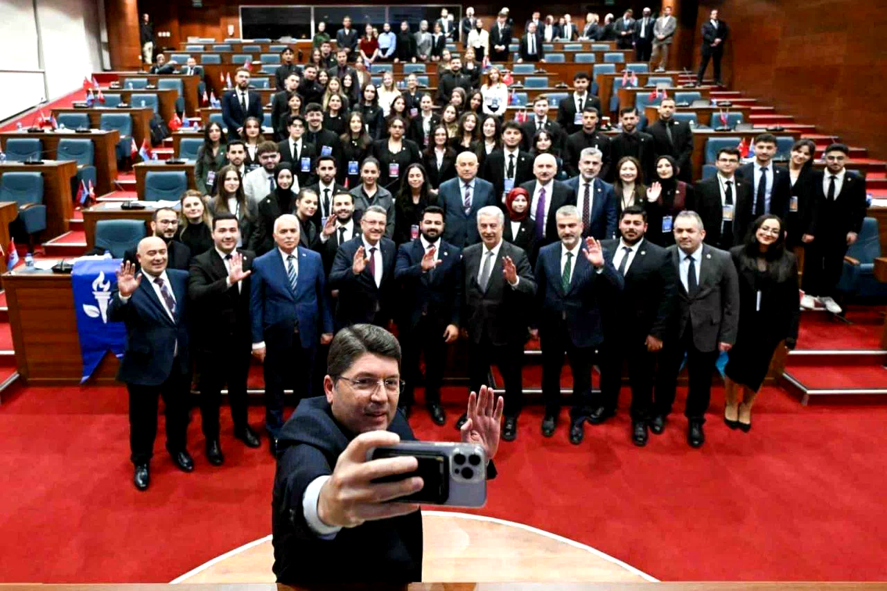 Adalet Bakanı Tunç Hukuk Fakültesi öğrencileri ile buluştu