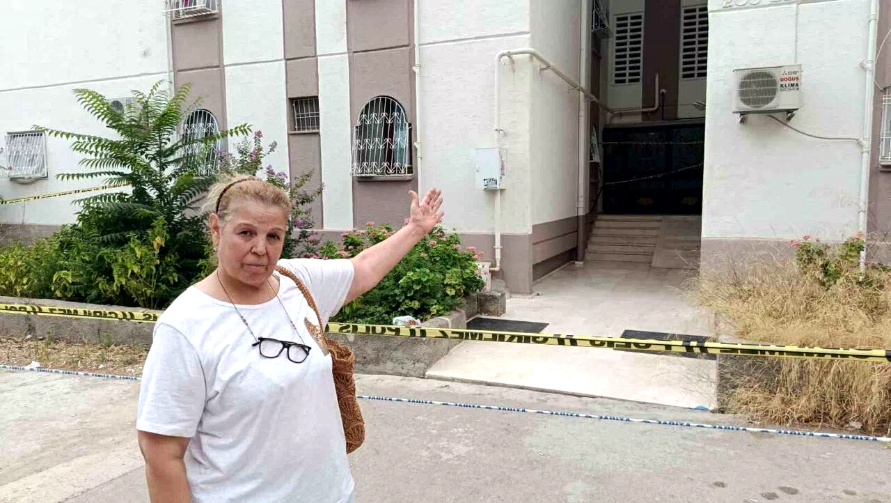 Adana’da faciadan dönüldü: 3 katlı apartmanın merdivenleri çöktü