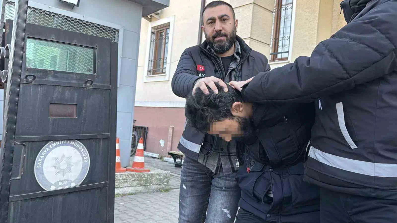 Adapazarı’nda yabancı uyruklu hamile kadının düşerek hayatını kaybetmesiyle ilgili Iraklı koca tutuklandı.