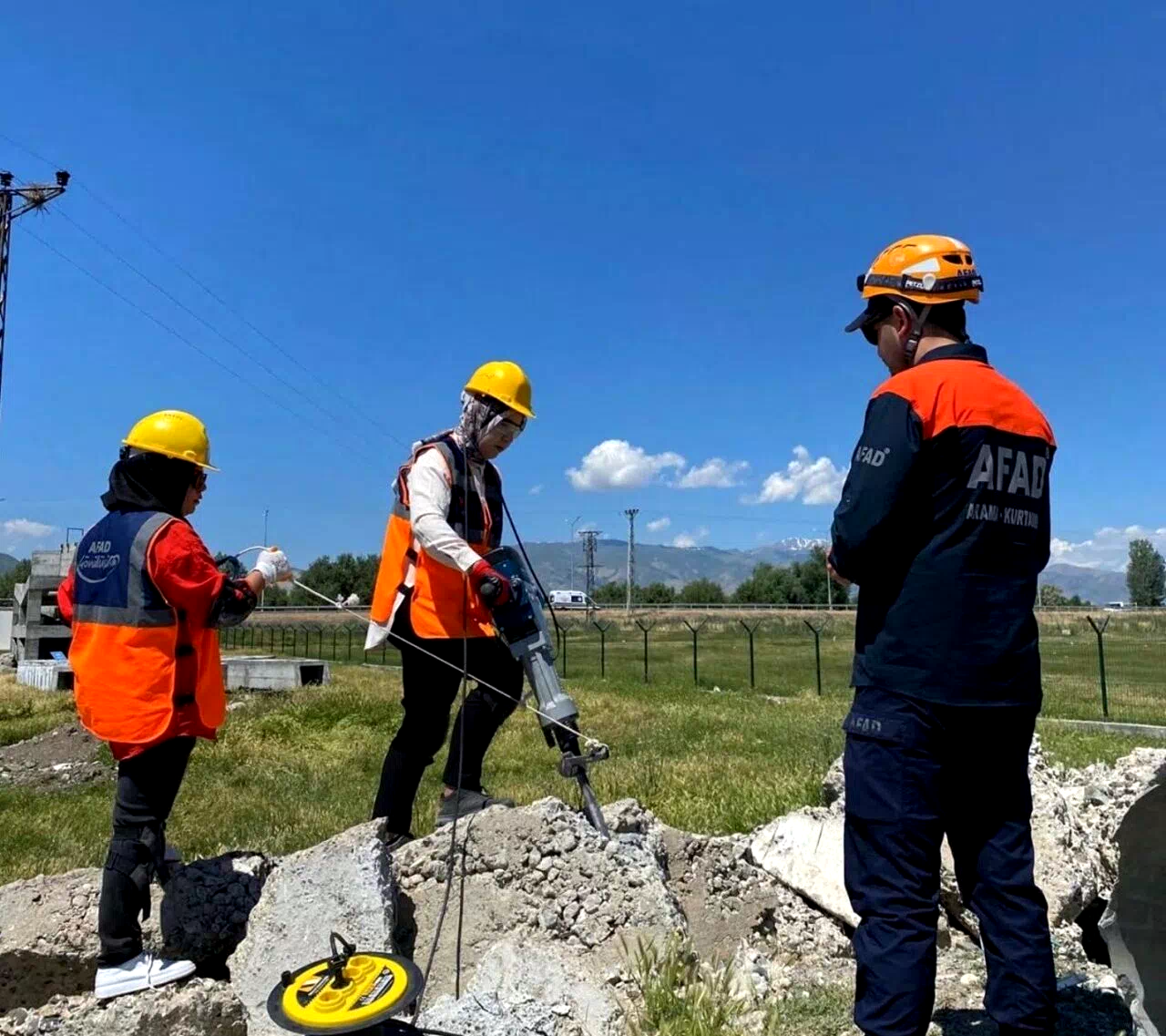 AFAD’dan Gençlik ve Spor personeline enkazda arama kurtarma eğitimi