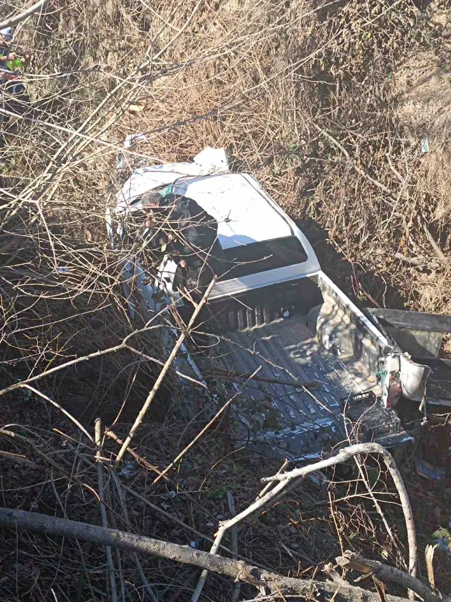 AFAD Mühendislerini Taşıyan Pickup Dere Yatağına Uçtu, 3 Yaralı