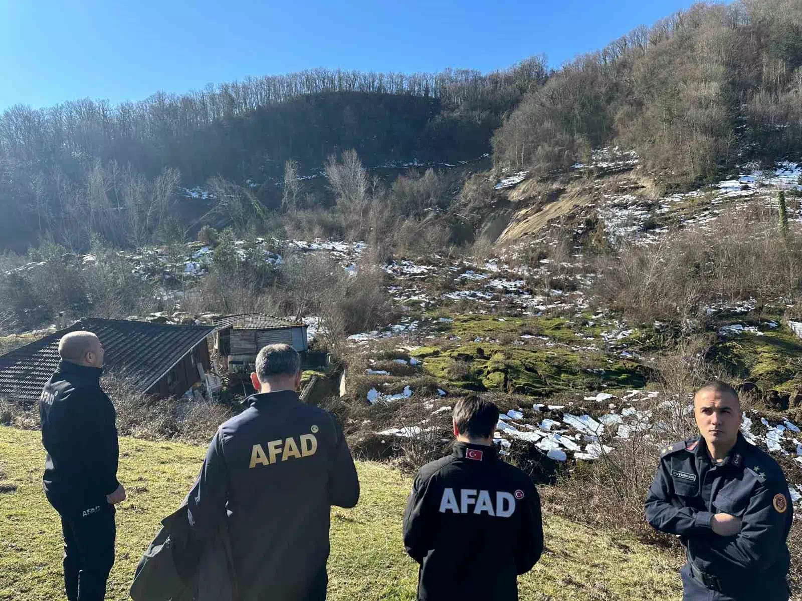 AFAD Türkeli’deki Heyelan Bölgesinde İncelemelerde Bulundu