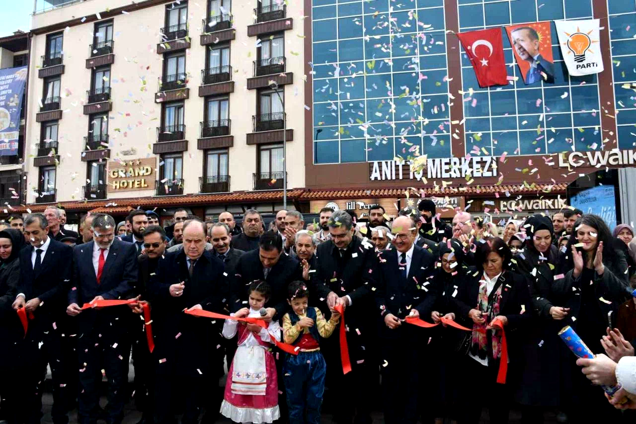 AK Parti Akşehir İlçe Başkanlığı yeni binasında