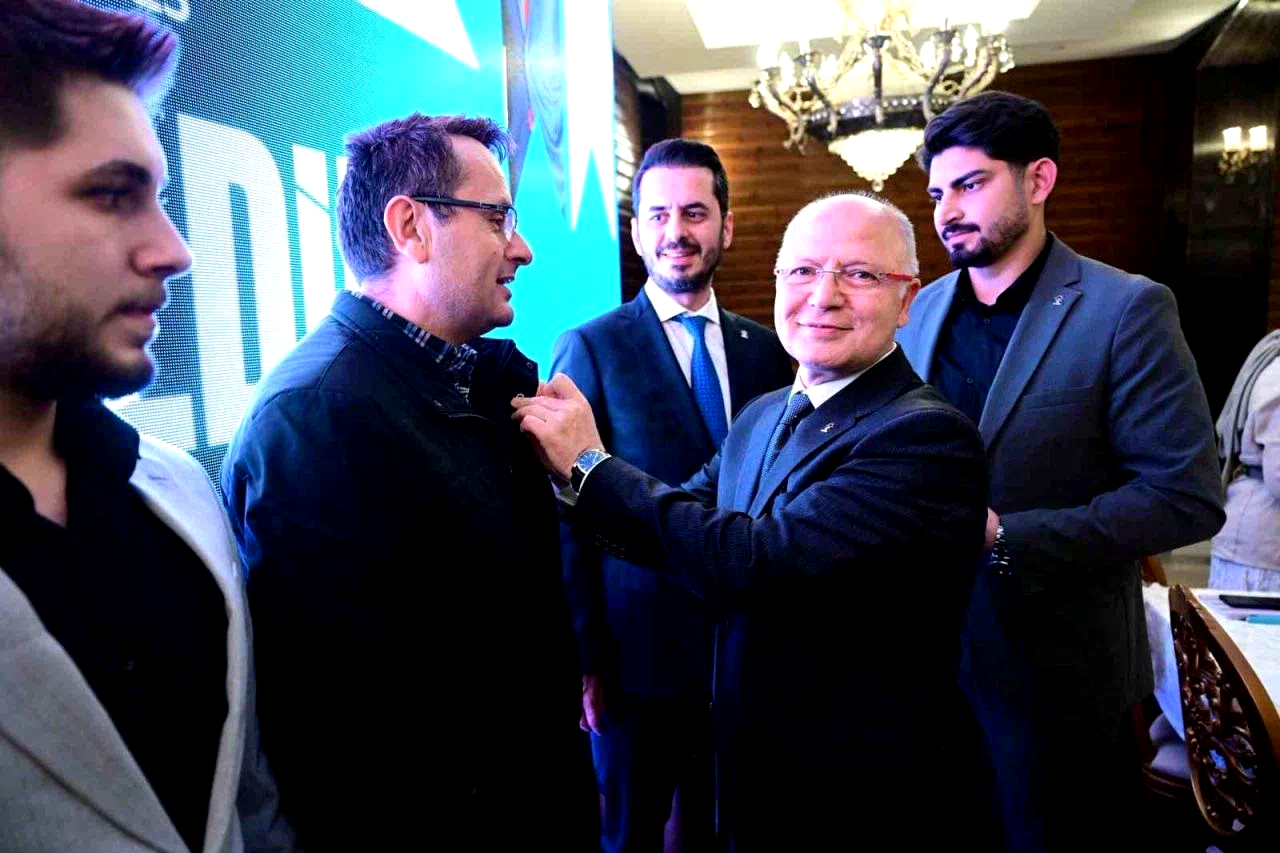 AK Parti Bursa’ya rekor yeni üye katılımı