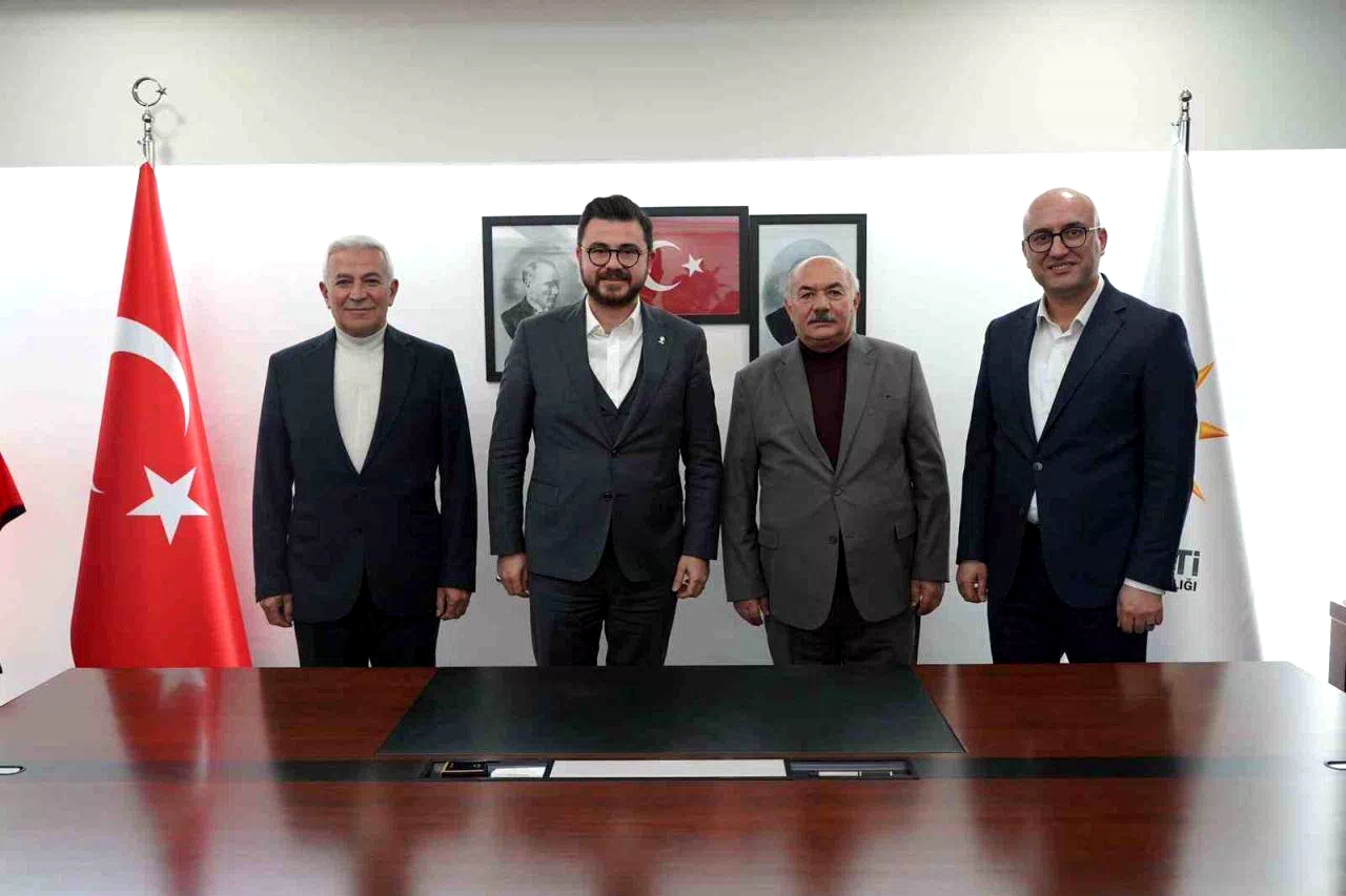 AK Parti’de 3 ilçe başkanı görevden alındı