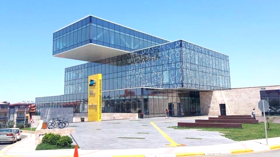 AK Parti Denizli İl Başkanı Subaşıoğlu: “Biz yaptık, siz de yapın. Pamukkale’nin gençlerini kütüphanesiz bırakmayın”