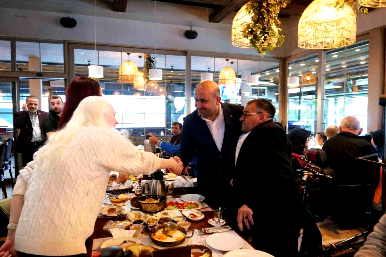 AK Parti Eskişehir İl Başkanı Albayrak, engelli bireyler ile buluştu