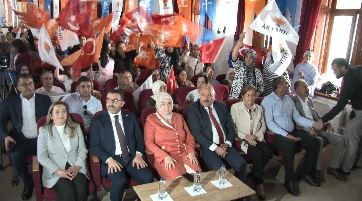 AK Parti Genel Merkez Kadın Kolları Başkanı Ercan, “Cumhurbaşkanı Recep Tayyip Erdoğan tarafından başlatılan “Terörsüz Türkiye” sürecine dair il mektubunu Kars’ta şehit ailesine vereceğiz”