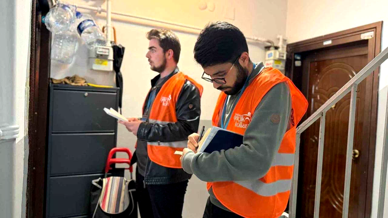 AK Parti İstanbul Gençlik Kolları’ndan 10 bin 736 haneye ziyaret