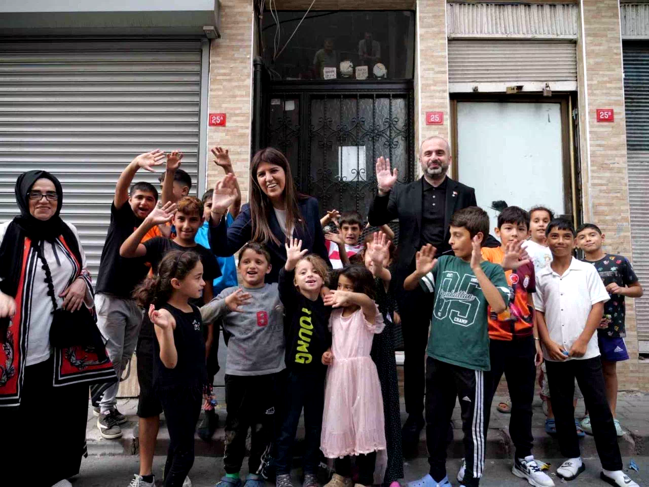 AK Parti İstanbul Milletvekili Derya Ayaydın Fatih’te vatandaşlarla buluştu