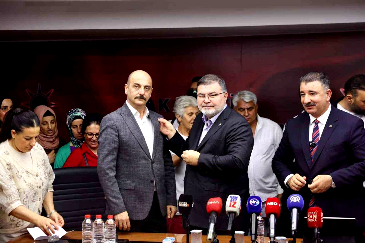 AK Parti İzmir’e 370 yeni katılım