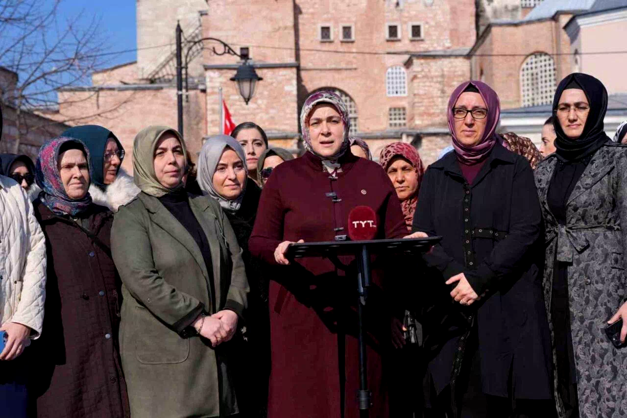 AK Parti Kadın Kolları’nın 300 bini aşkın hatminin duası Ayasofya’da yapıldı