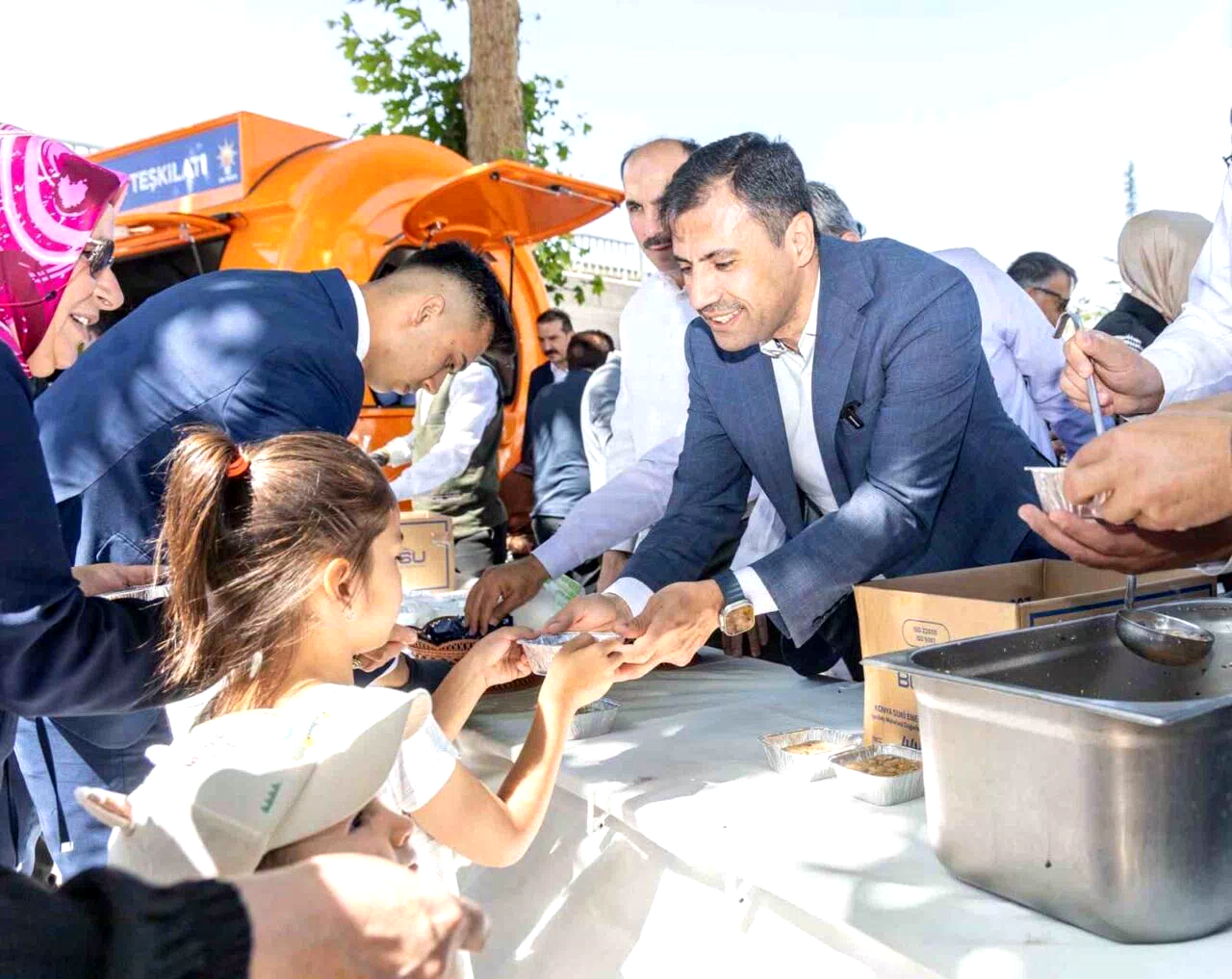 AK Parti Konya’dan aşure ikramı