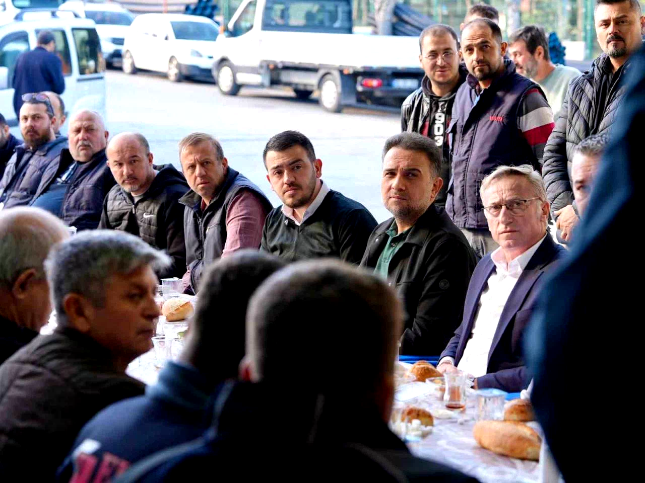 AK Parti’li Baybatur esnafın isteklerini yerinde dinledi