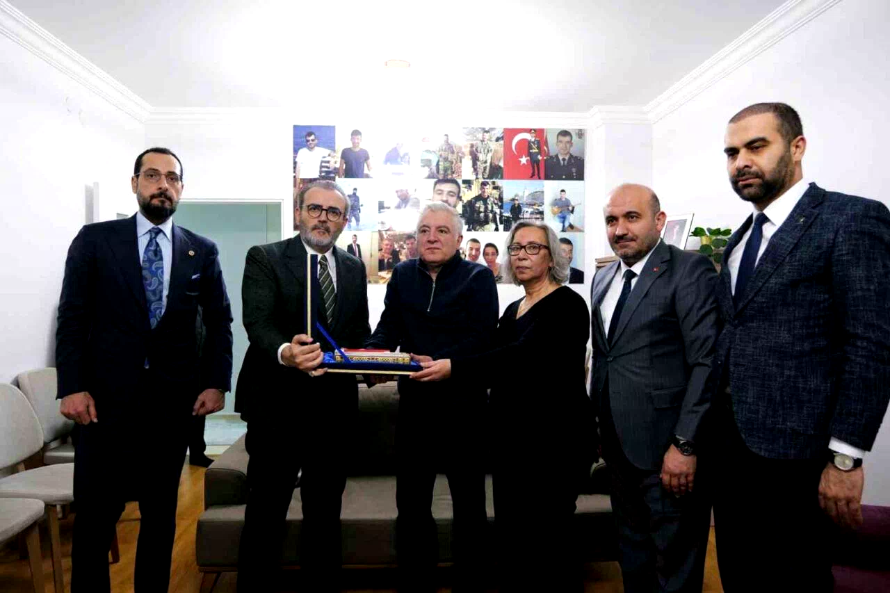 AK Parti MKYK Üyesi Ünal, şehit ailesinin misafiri oldu