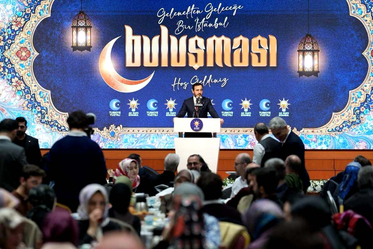 AK Parti’nin “Gelenekten Geleceğe İftarı”nda 400 usta sanatçı bir araya geldi