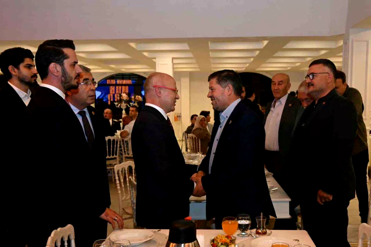 AK Parti teşkilatı muhtarlarla bir araya geldi