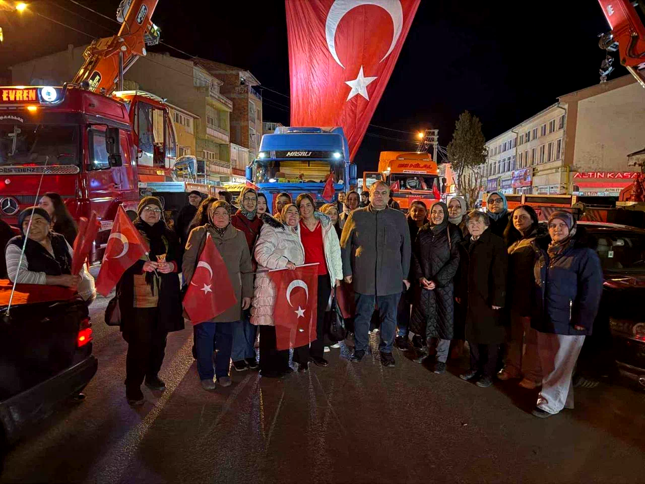 AK Parti ve MHP’den Türk bayrağına destek etkinliği