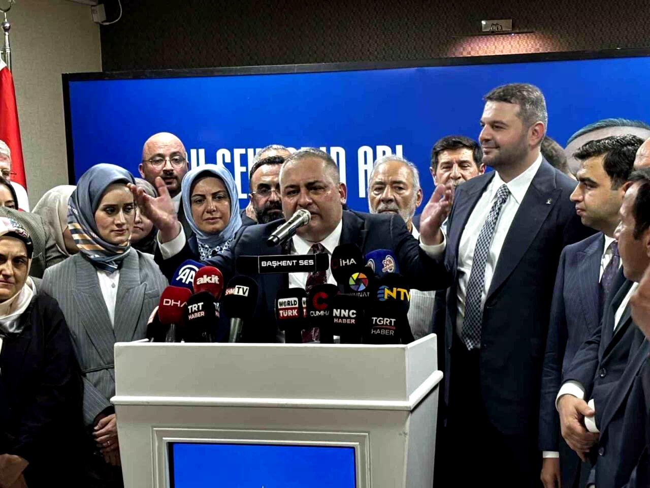 AK Parti’ye geçen Keçiören Belediye Başkanı Özarslan: “Nasıl geçmişte kapılarımız sonuna kadar herkese açıksa bundan sonra da açık olacak”