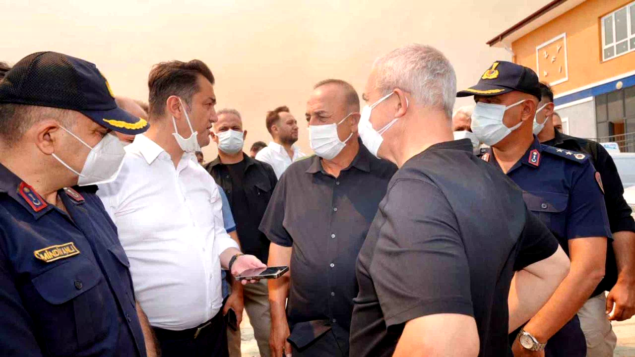 AK Partili Çavuşoğlu’ndan Alanya’daki yangınla ilgili açıklama: “An itibarıyla iyiye gidiyor ama poyraz çok güçlü esiyor”