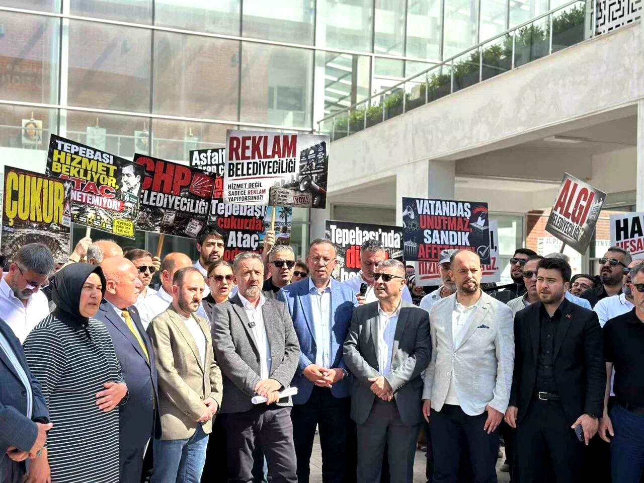 AK Partili Şimşek’ten Tepebaşı Meclisi tepkisi: “Mecliste mikrofon kapatarak gerçeklerin üzerini örtemezsiniz”