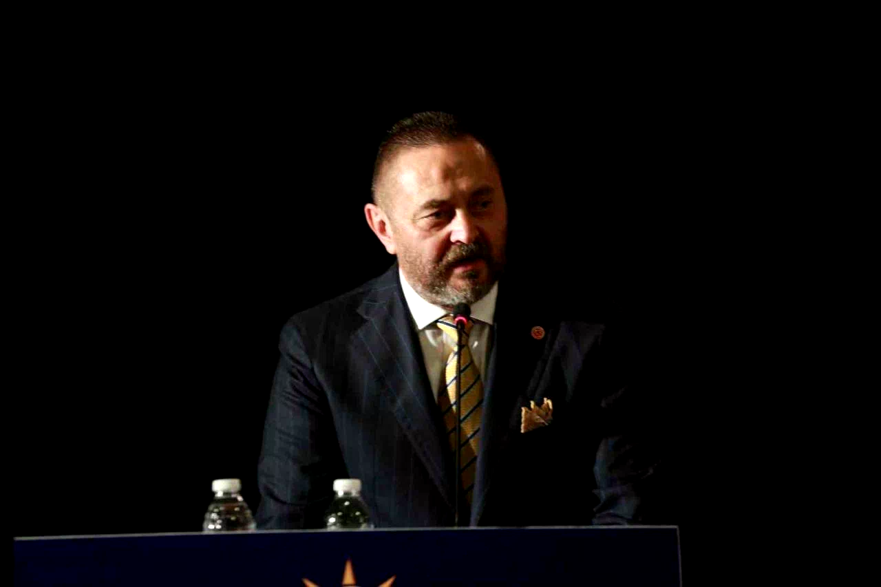 AK Partili Ünal: “Belediyeyi yönetemeyenler, Karşıyaka’yı da tüketiyor”